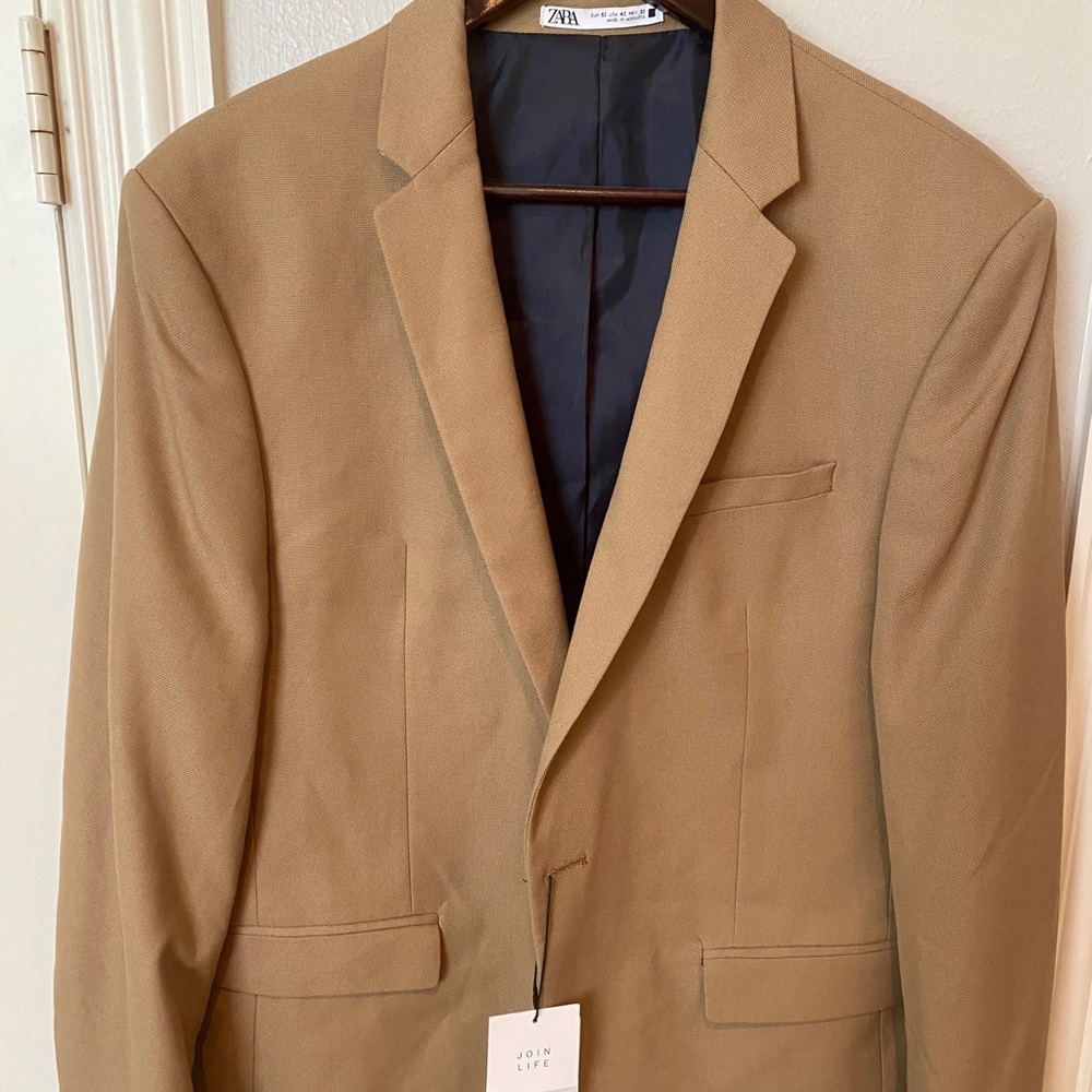 BRAND NEW WITH TAGS ZARA COOL COMFORT SUIT JACKET.  Size 42 USA